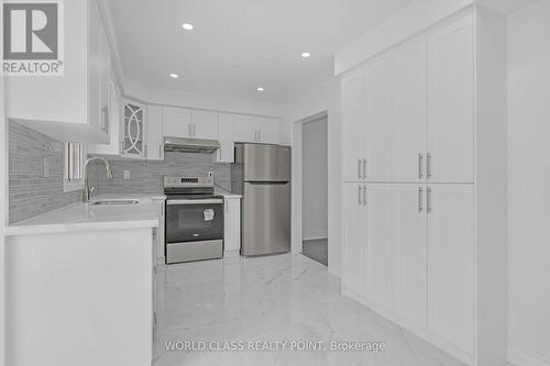 202 Bridgewater Avenue, Whitby, ON - Indoor Photo Showing Kitchen