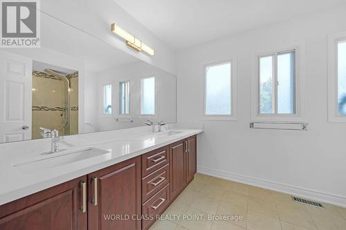 202 Bridgewater Avenue, Whitby, ON - Indoor Photo Showing Bathroom