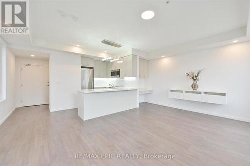 118 - 1711 Pure Springs Boulevard, Pickering, ON - Indoor Photo Showing Kitchen