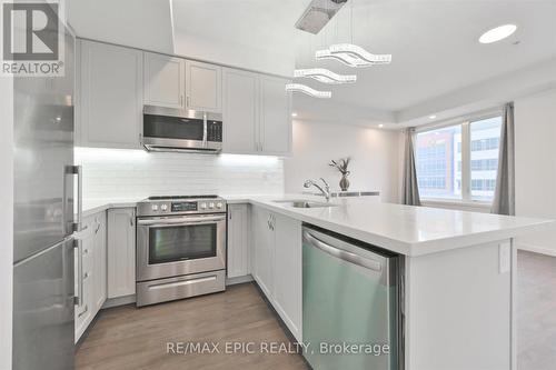 118 - 1711 Pure Springs Boulevard, Pickering, ON - Indoor Photo Showing Kitchen With Upgraded Kitchen