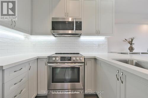 118 - 1711 Pure Springs Boulevard, Pickering, ON - Indoor Photo Showing Kitchen With Upgraded Kitchen