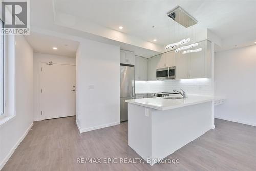 118 - 1711 Pure Springs Boulevard, Pickering, ON - Indoor Photo Showing Kitchen With Upgraded Kitchen