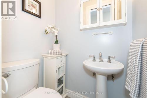 8 Rosita Crescent, Toronto, ON - Indoor Photo Showing Bathroom