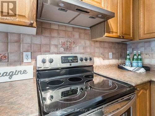 209 - 2301 Parkhaven Boulevard, Oakville (Uptown Core), ON - Indoor Photo Showing Kitchen