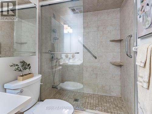 209 - 2301 Parkhaven Boulevard, Oakville (Uptown Core), ON - Indoor Photo Showing Bathroom