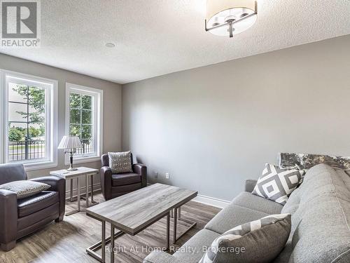 209 - 2301 Parkhaven Boulevard, Oakville (Uptown Core), ON - Indoor Photo Showing Living Room