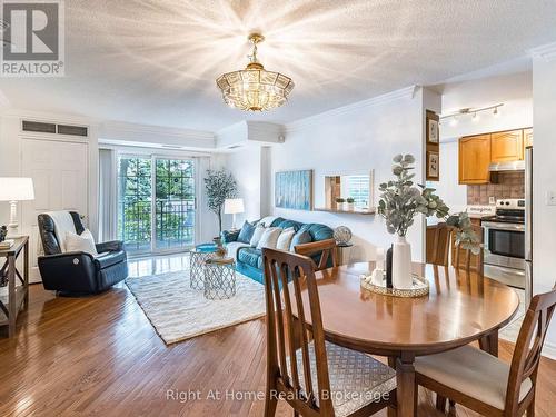 209 - 2301 Parkhaven Boulevard, Oakville (Uptown Core), ON - Indoor Photo Showing Dining Room