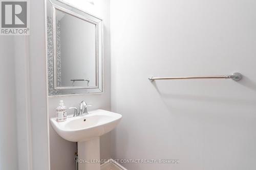 34 Lowry Court, Barrie, ON - Indoor Photo Showing Bathroom