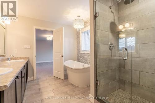 34 Lowry Court, Barrie, ON - Indoor Photo Showing Bathroom