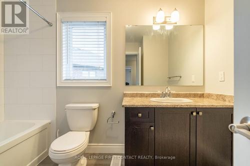 34 Lowry Court, Barrie, ON - Indoor Photo Showing Bathroom