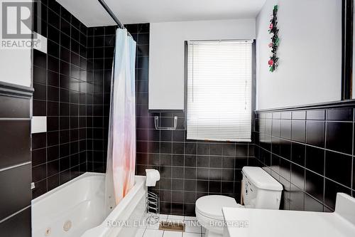 339 Winnifred Drive, Georgina, ON - Indoor Photo Showing Bathroom