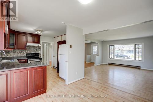 339 Winnifred Drive, Georgina, ON - Indoor Photo Showing Kitchen With Double Sink