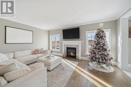 66 Robert Wilson Crescent, Georgina, ON - Indoor Photo Showing Living Room With Fireplace