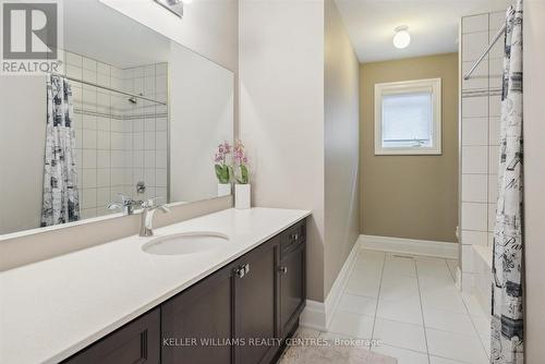 66 Robert Wilson Crescent, Georgina, ON - Indoor Photo Showing Bathroom