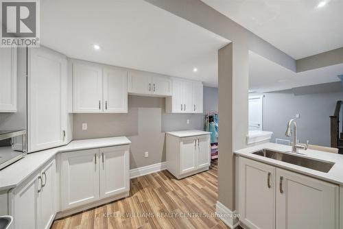 66 Robert Wilson Crescent, Georgina, ON - Indoor Photo Showing Kitchen