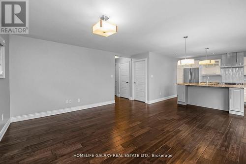 2049 Kate Avenue, Innisfil, ON - Indoor Photo Showing Kitchen