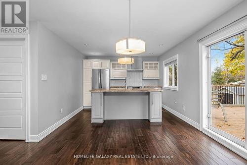 2049 Kate Avenue, Innisfil, ON - Indoor Photo Showing Kitchen