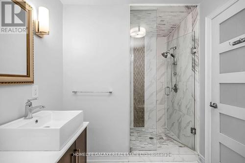 2049 Kate Avenue, Innisfil, ON - Indoor Photo Showing Bathroom