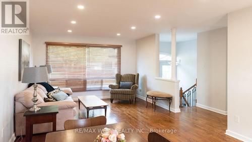 25 Norman Avenue, King, ON - Indoor Photo Showing Living Room