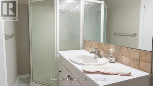 25 Norman Avenue, King, ON - Indoor Photo Showing Bathroom