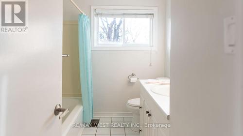 25 Norman Avenue, King, ON - Indoor Photo Showing Bathroom