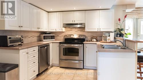 25 Norman Avenue, King, ON - Indoor Photo Showing Kitchen With Double Sink