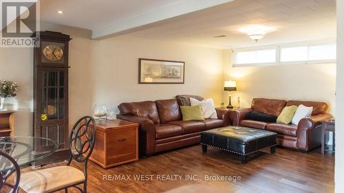 25 Norman Avenue, King, ON - Indoor Photo Showing Living Room