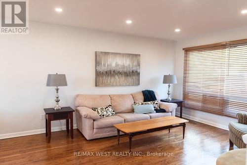 25 Norman Avenue, King, ON - Indoor Photo Showing Living Room