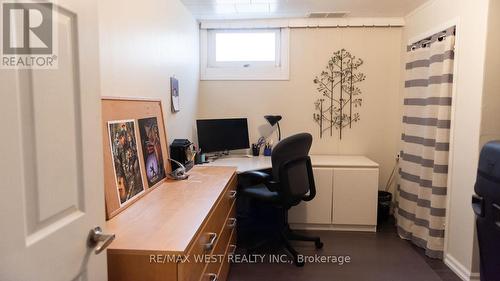 25 Norman Avenue, King, ON - Indoor Photo Showing Office