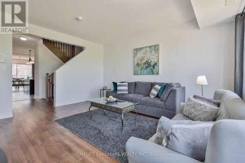 153 Rustle Woods Avenue, Markham, ON - Indoor Photo Showing Living Room