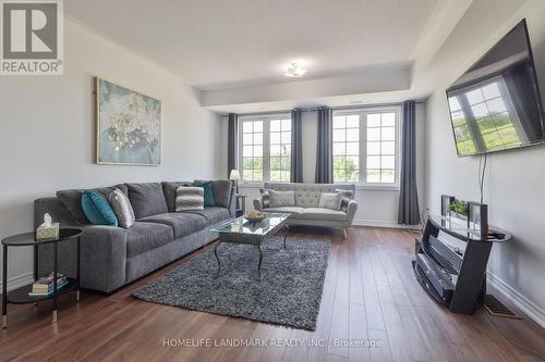 153 Rustle Woods Avenue, Markham, ON - Indoor Photo Showing Living Room