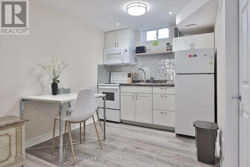 153 Rustle Woods Avenue, Markham, ON - Indoor Photo Showing Kitchen