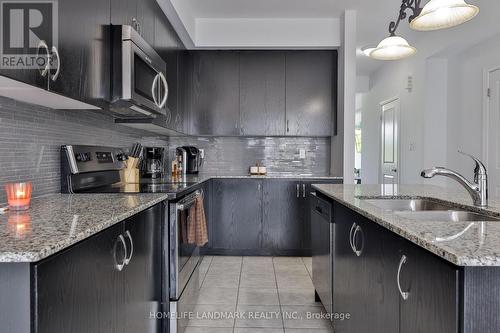 153 Rustle Woods Avenue, Markham, ON - Indoor Photo Showing Kitchen With Double Sink With Upgraded Kitchen