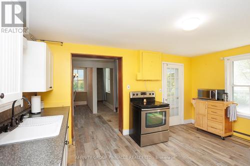 163 Sturgeon Point Road, Kawartha Lakes (Fenelon Falls), ON - Indoor Photo Showing Kitchen