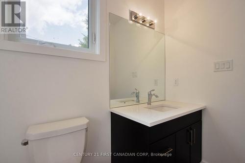 Main level bathroom - 452 Woodman Avenue, London, ON - Indoor Photo Showing Bathroom