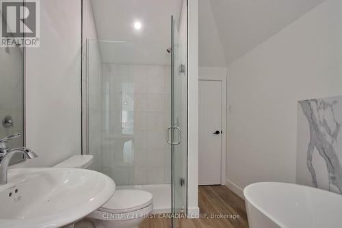 Primary Ensuite - 452 Woodman Avenue, London, ON - Indoor Photo Showing Bathroom