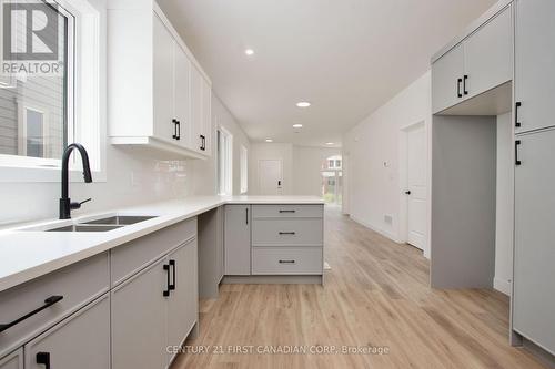 Kitchen - 452 Woodman Avenue, London, ON - Indoor Photo Showing Kitchen With Double Sink