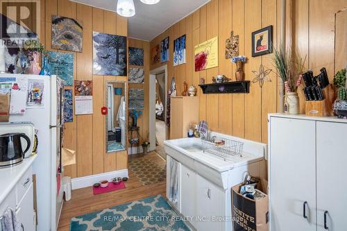 79 Front Street W, Strathroy-Caradoc (Nw), ON - Indoor Photo Showing Laundry Room