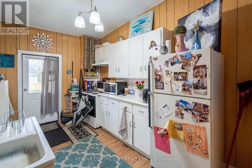 79 Front Street W, Strathroy-Caradoc (Nw), ON - Indoor Photo Showing Kitchen