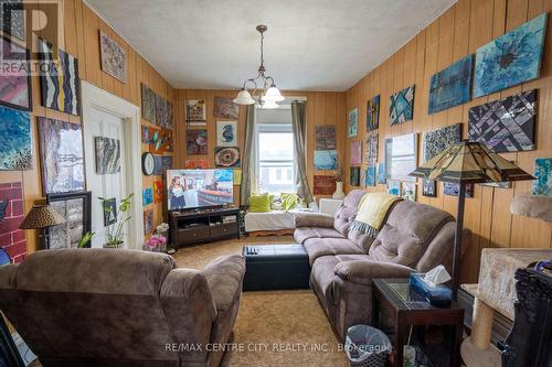 79 Front Street W, Strathroy-Caradoc (Nw), ON - Indoor Photo Showing Living Room