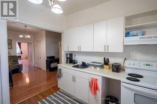 79 Front Street W, Strathroy-Caradoc (Nw), ON - Indoor Photo Showing Kitchen