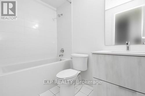 1110 - 12 David Eyer Road, Richmond Hill, ON - Indoor Photo Showing Bathroom