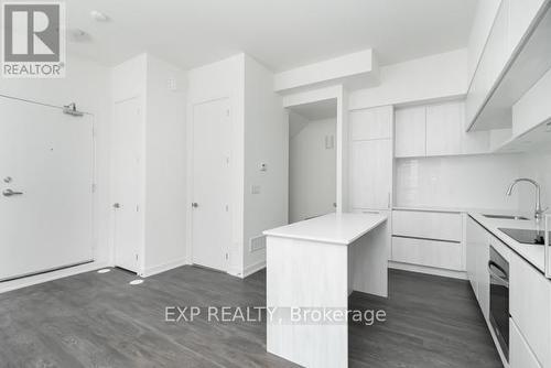 1110 - 12 David Eyer Road, Richmond Hill, ON - Indoor Photo Showing Kitchen