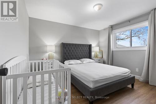 20 Dow Road, London, ON - Indoor Photo Showing Bedroom