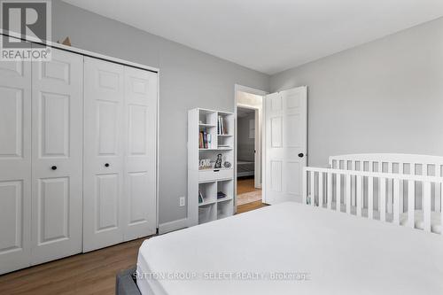 20 Dow Road, London, ON - Indoor Photo Showing Bedroom