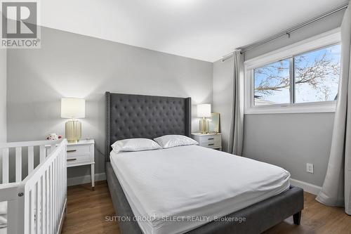 20 Dow Road, London, ON - Indoor Photo Showing Bedroom