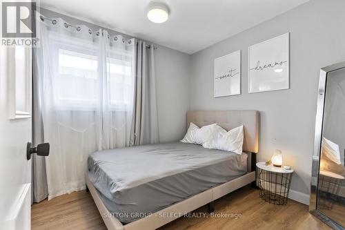 20 Dow Road, London, ON - Indoor Photo Showing Bedroom