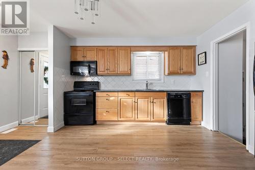 20 Dow Road, London, ON - Indoor Photo Showing Kitchen