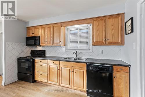 20 Dow Road, London, ON - Indoor Photo Showing Kitchen With Double Sink