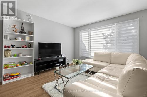 20 Dow Road, London, ON - Indoor Photo Showing Living Room